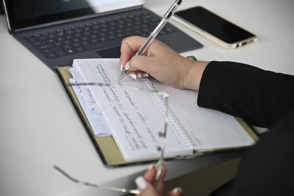 Do AI Resume Builders Work? How to Get Hired in 2025