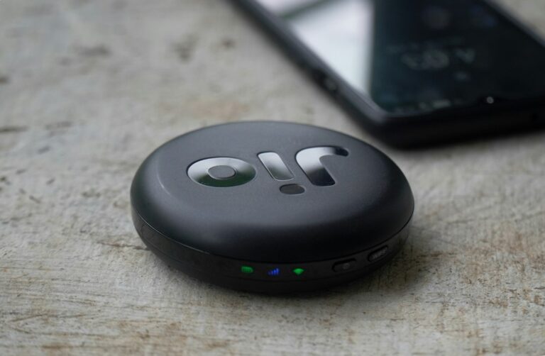 Plaud One AI Earbuds: Analyzing the 4G-Connected Audio Gadget