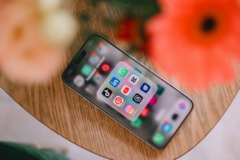 Choosing AI Apps for Android and iPhone: Matching Tool Types to Real Tasks